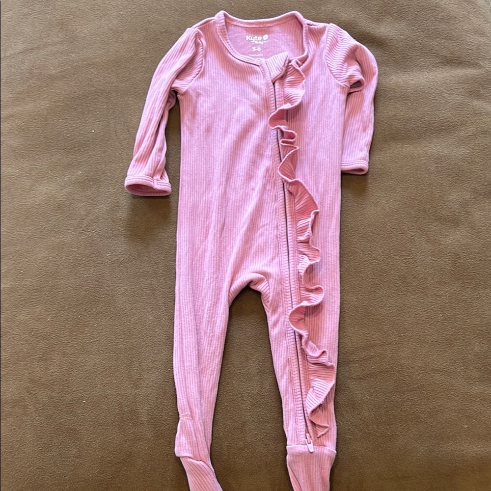 Kyte baby Ribbed Ruffle Zipper Footie in Apple Blossom